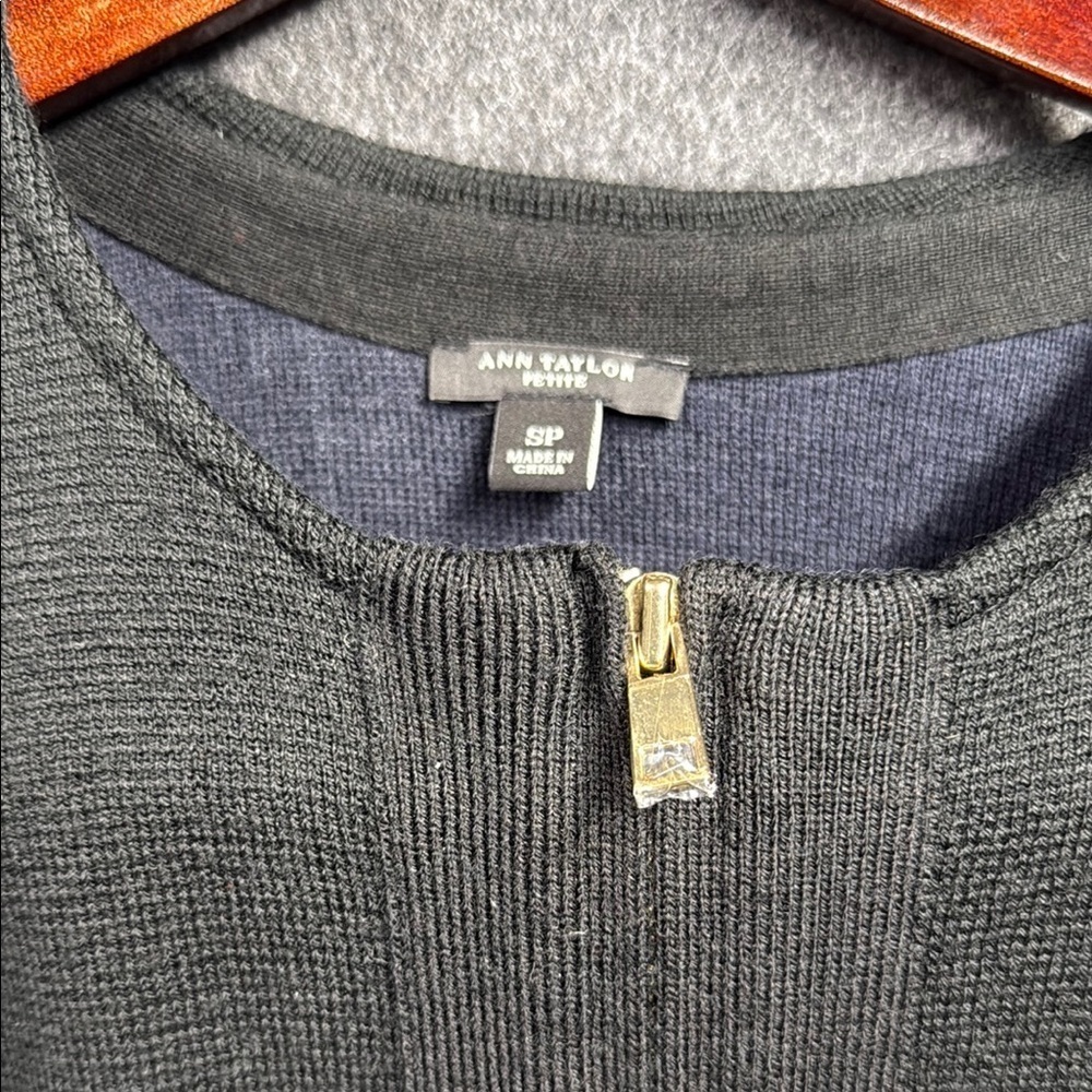 Ann Taylor Black Lightweight Jacket with Modern Design - Picture 2 of 3